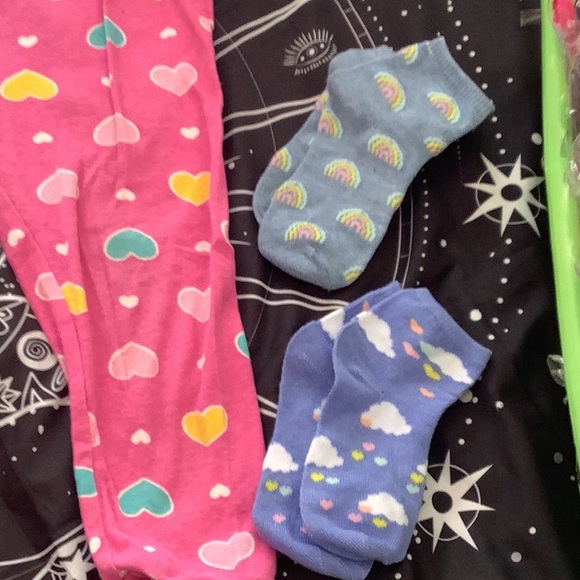 Leggings pants for little girls 4T good for twins socks are included 💕💕 - Picture 5 of 6